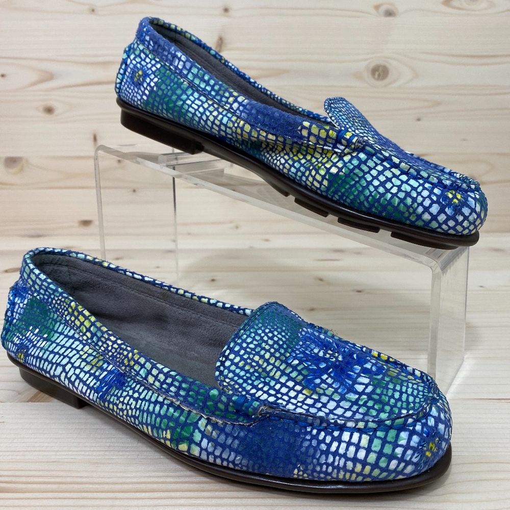 Aerosoles “Nu Day” Blue Snake Skin Print Flats